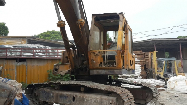 ขาย โคมัสสุ รุ่น2 พีชี200 ใช้งานได้เลย ขาย โคมัสสุ รุ่น2 พีชี200 ใช้งานได้เลย