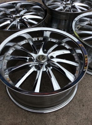 ขายล้อVALENZA ขอบ20 โครเมี่ยม  6รู139 กว้าง9 ออฟ20 ทั้ง4วง สวยๆ ถูกๆ 13500.- ครับ