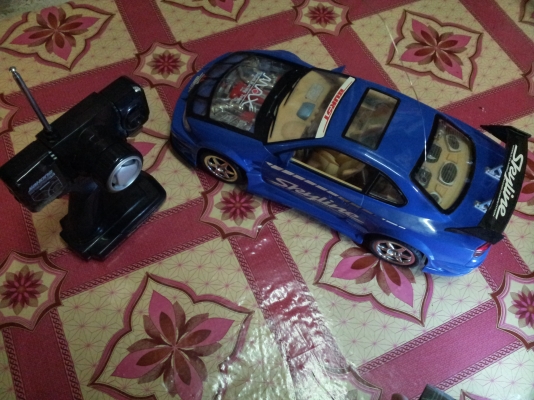 รถเก๋งวิทยุบังคับไร้สาย