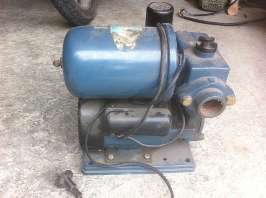 ปั็มน้ำอัตโนมัติ LUCKY PRO ขนาด 180 W. อัตราการไหลที่ 40 ลิตร/นาที  ดูดได้ลึก 9 เมตร  และส่งได้สูง 32 ม.