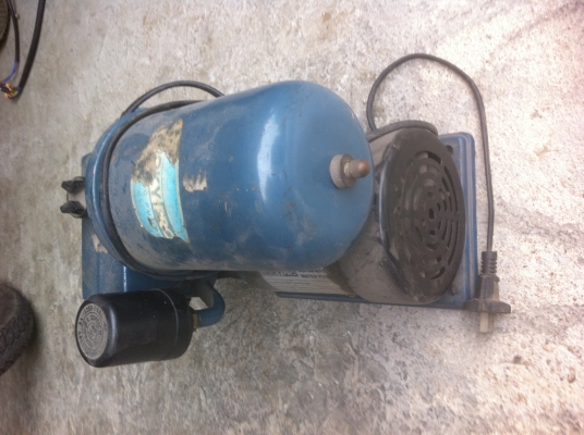 ปั็มน้ำอัตโนมัติ LUCKY PRO ขนาด 180 W. อัตราการไหลที่ 40 ลิตร/นาที  ดูดได้ลึก 9 เมตร  และส่งได้สูง 32 ม.