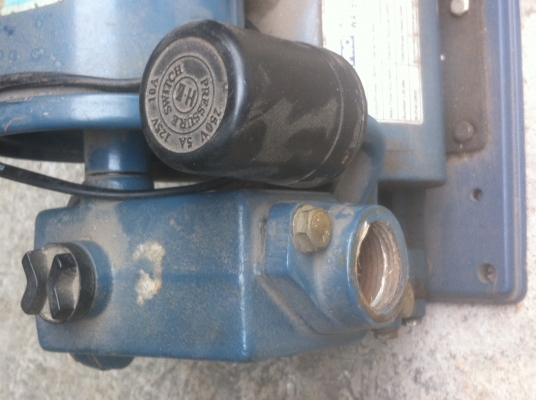 ปั็มน้ำอัตโนมัติ LUCKY PRO ขนาด 180 W. อัตราการไหลที่ 40 ลิตร/นาที  ดูดได้ลึก 9 เมตร  และส่งได้สูง 32 ม.