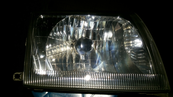 ไฟหน้านิลสันฟรอนเทียรึุ่นไฟตาเพชรปี02แท้ข้างขวา