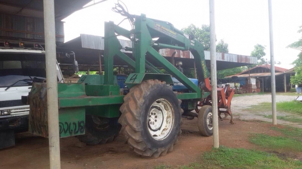 ขายรถคีบอ้อย FORD-6610 เอกสารเล่มทะเบียน สภาพเดิมๆพร้อมใช้งาน