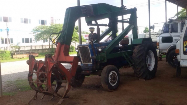 ขายรถคีบอ้อย FORD-6610 เอกสารเล่มทะเบียน สภาพเดิมๆพร้อมใช้งาน