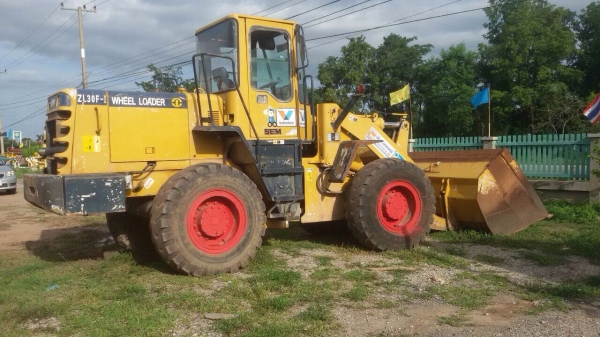 ขายรถตัก SEM เครื่อง ISUZU 260 แรง บุ้งกี๋กว้าง 1.40 เมตร ยาว 2.35 เมตร เอกสารสัญญาซื้อขาย