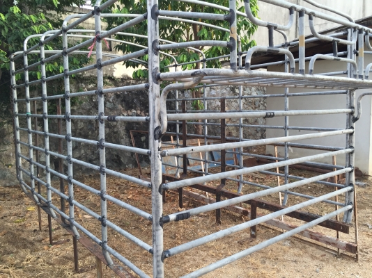 ขายคอกเหล็กแป๊บน้ำ ใส่ สี่ล้อใหญ่ แข็งแรงครับ ขายคอกเหล็กแป๊บน้ำ ใส่ สี่ล้อใหญ่ แข็งแรงครับ