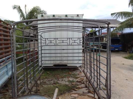 ขายคอกเหล็กแป๊บน้ำ ใส่ สี่ล้อใหญ่ แข็งแรงครับ ขายคอกเหล็กแป๊บน้ำ ใส่ สี่ล้อใหญ่ แข็งแรงครับ