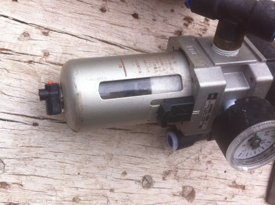 ชุดอปกรณ์ดักน้ำในระบบลมและปรับแรงดันลม SMC ใช้กับงานที่ต้องการแรงดันลมคงที่ เช่น เครื่องจักร ,การพ่นสี  อื่นๆ