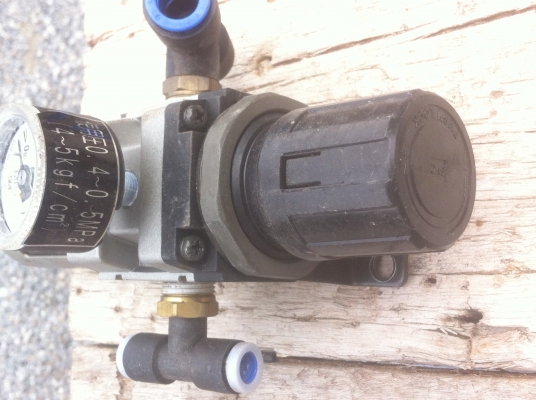 ชุดอปกรณ์ดักน้ำในระบบลมและปรับแรงดันลม SMC ใช้กับงานที่ต้องการแรงดันลมคงที่ เช่น เครื่องจักร ,การพ่นสี  อื่นๆ