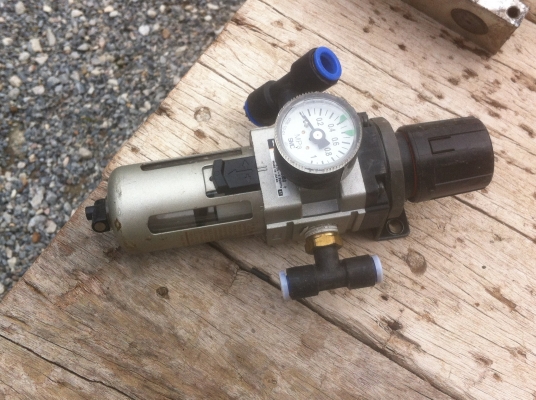 ชุดอปกรณ์ดักน้ำในระบบลมและปรับแรงดันลม SMC ใช้กับงานที่ต้องการแรงดันลมคงที่ เช่น เครื่องจักร ,การพ่นสี  อื่นๆ