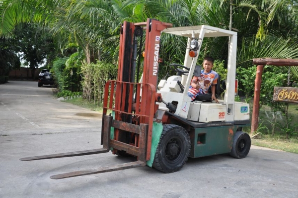 ขายFORKLIFT NISSAN2ตัน สภาพสวยเดิมจากญี่ปุ่นยังไม่เคยใช้านในไทย 135,000เท่านั้น!!!