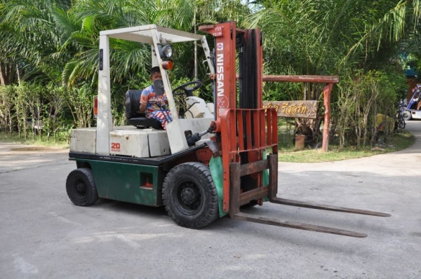 ขายFORKLIFT NISSAN2ตัน สภาพสวยเดิมจากญี่ปุ่นยังไม่เคยใช้านในไทย 135,000เท่านั้น!!!