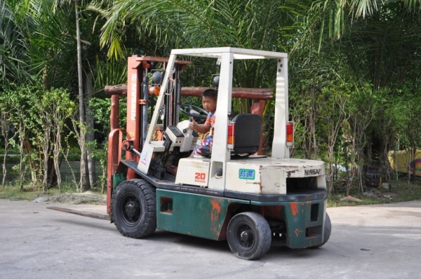 ขายFORKLIFT NISSAN2ตัน สภาพสวยเดิมจากญี่ปุ่นยังไม่เคยใช้านในไทย 135,000เท่านั้น!!!