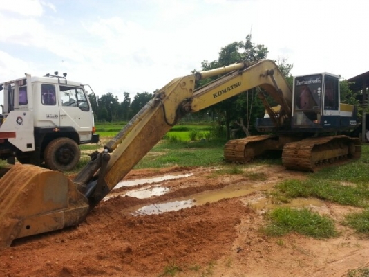 ขายแบคโค KOMATSU PC200-3 เปลี่ยนปั้มรุ่น5 เครื่องเดิม เอวแน่น โซ่เต็มสภาพพร้อมใช้งาน สนใจโทร 090-8588220คุณนะ