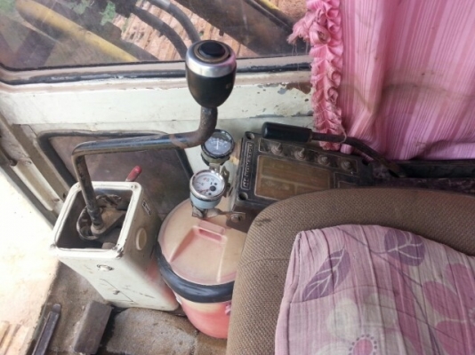 ขายแบคโค KOMATSU PC200-3 เปลี่ยนปั้มรุ่น5 เครื่องเดิม เอวแน่น โซ่เต็มสภาพพร้อมใช้งาน สนใจโทร 090-8588220คุณนะ