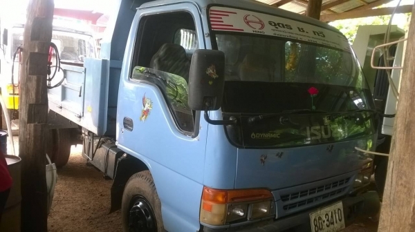 ขาย 6 ล้อดั้ม NPR 120 ห้างแท้ คัสซีสวยตลอดเส้น  เครื่อง 4HF1 120 ฝาขาว พวงมาลัยพาวเวอร์ ทะเบียนเต็มพร้อมโอน ราคาต่อรองได้ครับ