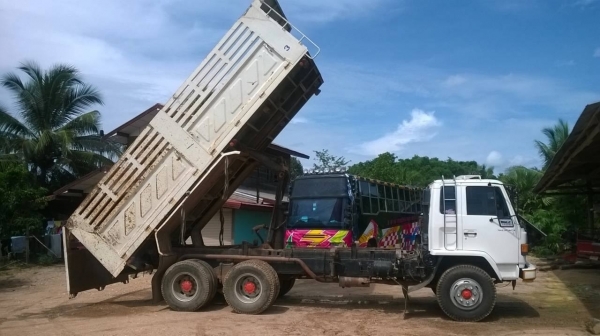 ขาย ROCKY FXZ13NFY เครื่อง 6HE1 Turbo 240 แรงม้า สภาพสวยจัดดั้มสามมิตร คัสซีสวยตลอดเส้น เกียร์ Easton เก๋งสวย แอร์เย็น ทะเบียนเต็มพร้อมโอนครับ