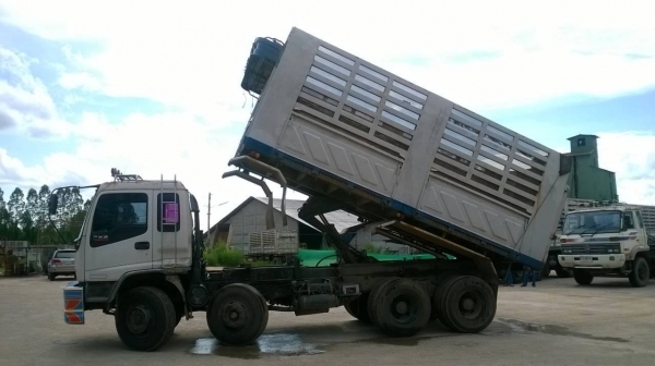 ขาย ISUZU DECA 270 แรงม้า 2 คานหน้า ดั้มสามมิตรคอกเกษตร สภาพพร้อมใช้งาน คัสซีสวย เครื่องแห้ง ยางเต็ม เก๋งบางเดิมไม่เคยทำสี มีลำโพงลากลูก ทะเบียนพร้อมโอน ราคาคุยกันได้ครับ