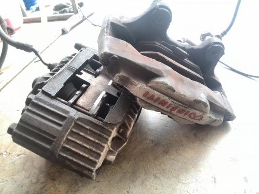 ขายปั้มเบรค 4 พอร์ต ใส่A31 คู่ 2500