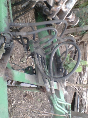 คีบอ้อยบาคู่ของจอนเดียร์คีบหน้าพร้อมใช้ คีบอ้อยบาคู่ของจอนเดียร์คีบหน้าพร้อมใช้