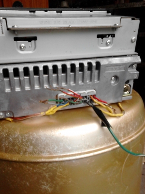 ขายเครื่องเล่น  CAR  CD  MP3  PLAYER (  พร้อมปลั๊ก )  สนใจซื้อติดต่อ.081-427-3941