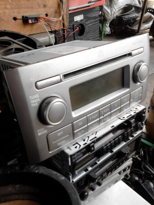 ขายเครื่องเล่น  CAR  CD  MP3  PLAYER (  พร้อมปลั๊ก )  สนใจซื้อติดต่อ.081-427-3941