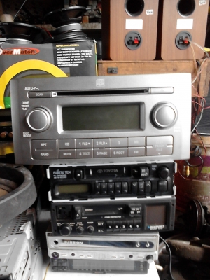 ขายเครื่องเล่น  CAR  CD  MP3  PLAYER (  พร้อมปลั๊ก )  สนใจซื้อติดต่อ.081-427-3941