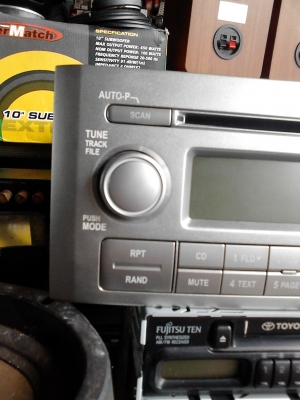 ขายเครื่องเล่น  CAR  CD  MP3  PLAYER (  พร้อมปลั๊ก )  สนใจซื้อติดต่อ.081-427-3941