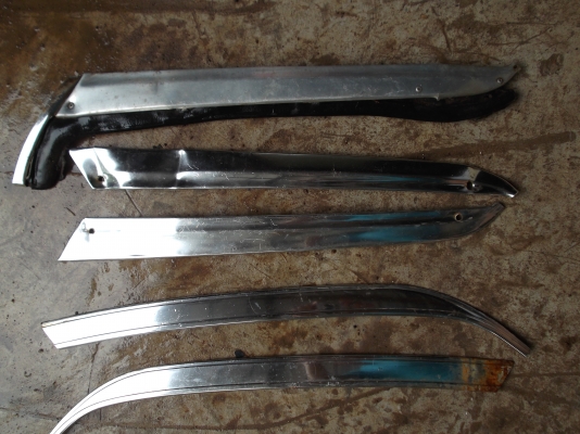 คิ้วดาบเสาเก๋งหน้า มีเหลือข้างเดียวคับ