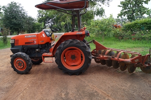 ขายรถไถ KUBOTA L2808 พร้อมผาน 6*22 ตราช้าง