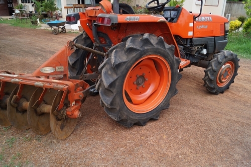 ขายรถไถ KUBOTA L2808 พร้อมผาน 6*22 ตราช้าง ขายรถไถ KUBOTA L2808 พร้อมผาน 6*22 ตราช้าง
