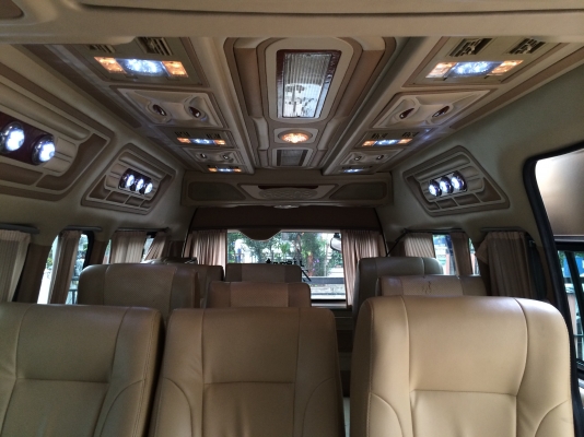 ขาย รถตู้สีขาว vip 14 ที่นั่ง แต่งภายในแล้ว พร้อมใช้งาน รถปี 2009