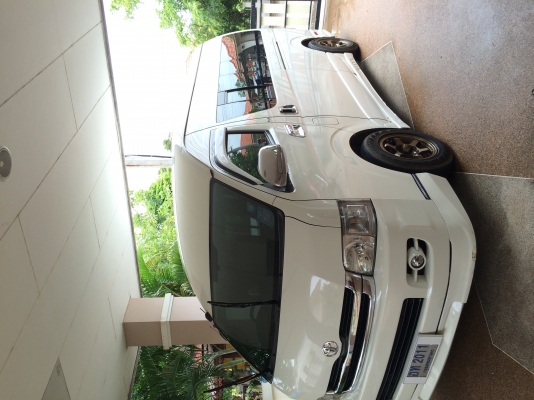 ขาย รถตู้สีขาว vip 14 ที่นั่ง แต่งภายในแล้ว พร้อมใช้งาน รถปี 2009