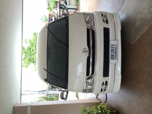 ขาย รถตู้สีขาว vip 14 ที่นั่ง แต่งภายในแล้ว พร้อมใช้งาน รถปี 2009