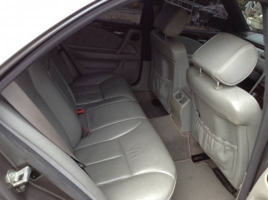 ขายรถเบนซ์ตาหวาน E 280 รถประกอบนอก ไม่เคยติดเเก๊ส