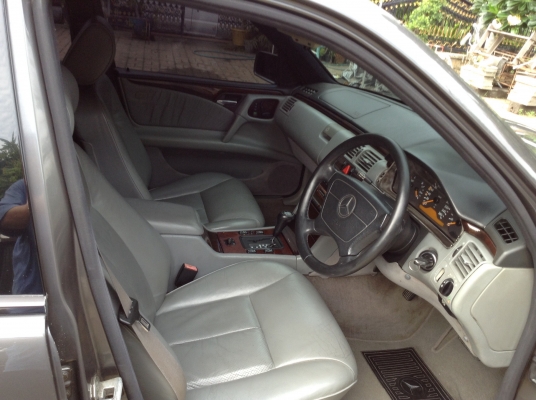 ขายรถเบนซ์ตาหวาน E 280 รถประกอบนอก ไม่เคยติดเเก๊ส