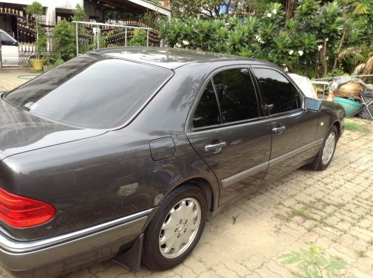 ขายรถเบนซ์ตาหวาน E 280 รถประกอบนอก ไม่เคยติดเเก๊ส