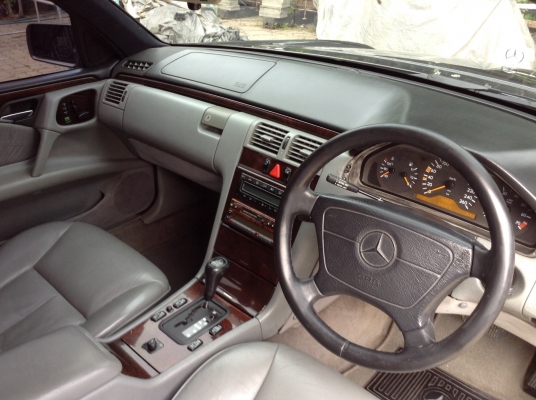 ขายรถเบนซ์ตาหวาน E 280 รถประกอบนอก ไม่เคยติดเเก๊ส