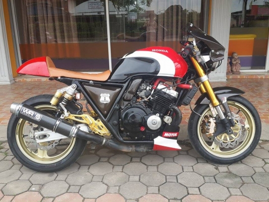 ขาย SF400 Sport Cafe สพม. ของแต่งเพียบไม่ผิดหวังแน่นอน