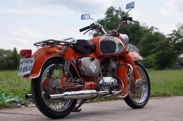 ขาย HONDA C 92 เอกสาร ทะเบียนเล่มเขียว จดใหม่ ภาษี 2557 เป็นเล่มสวม เลขโครงและเครื่องไม่ตรงเล่ม แต่เล่มตรงรุ้น C 92 เครื่องดีมาก เดินเบานิ่ง วิ่งดี ขับนิ่ม ปกติวิ่งไกล สบายครับ ระบบไฟ แปลง CDI แล้ว สภาพตามรูป พร้อมใช้ครับ