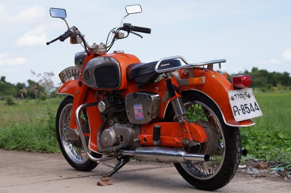 ขาย HONDA C 92 เอกสาร ทะเบียนเล่มเขียว จดใหม่ ภาษี 2557 เป็นเล่มสวม เลขโครงและเครื่องไม่ตรงเล่ม แต่เล่มตรงรุ้น C 92 เครื่องดีมาก เดินเบานิ่ง วิ่งดี ขับนิ่ม ปกติวิ่งไกล สบายครับ ระบบไฟ แปลง CDI แล้ว สภาพตามรูป พร้อมใช้ครับ