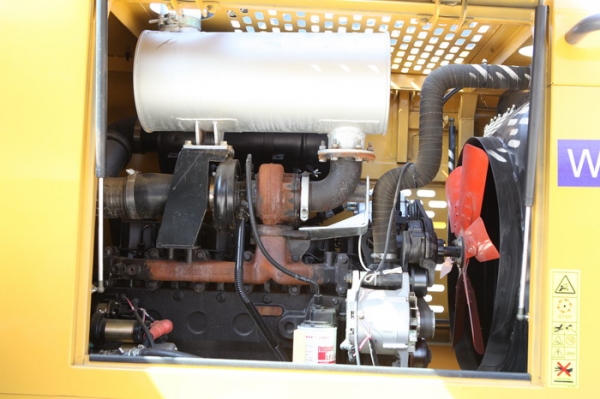 รถตักใหม่ขนาด 2 คิวยี่ห้อ WORLD W136 แกร่งเหนือใคร ราคาสุดคุ้ม คุณภาพที่เราคัดสรรมาอย่างดี รับประกันให้ 1 ปีพร้อมเปลี่ยนถ่านน้ำมันเครื่องให้ 2 ครั้ง