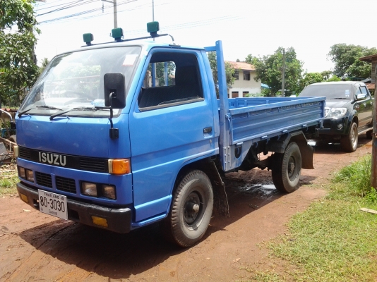 ISUZU 4ล้อกลาง เครื่อง 88 แรงม้า ปี 33ทะเบียนเต็ม ISUZU 4ล้อกลาง เครื่อง 88 แรงม้า ปี 33ทะเบียนเต็ม