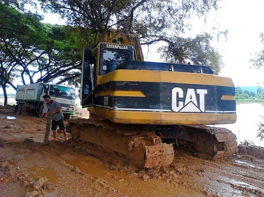 ขายCAT 320v1 สภาพพร้อมใช้ ติดต่อได้ที่คุณอ๊อฟ พิจิตร 086-737-9991