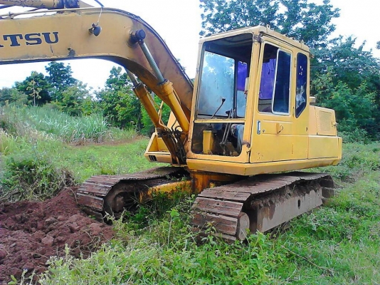ขาย KOMATSU PC 120-3 คอนโทรลยาว สภาพสวยพร้อมใช้ ราคาต่อรองได้ ติดต่อได้ที่คุณ อ๊อฟ พิจิตร 086-737-9991