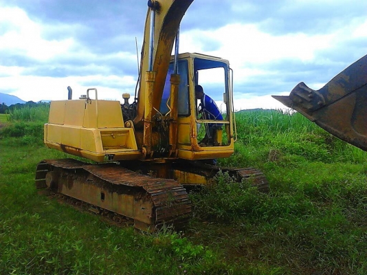 ขาย KOMATSU PC 120-3 คอนโทรลยาว สภาพสวยพร้อมใช้ ราคาต่อรองได้ ติดต่อได้ที่คุณ อ๊อฟ พิจิตร 086-737-9991