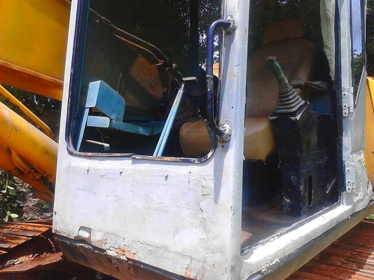 ขาย KOMATSU PC200- 5 คอนโทรลสั้น สภาพสวยพร้อมใช้ ราคาต่อรองได้ ติดต่อได้ที่คุณ อ๊อฟ พิจิตร 086-737-9991