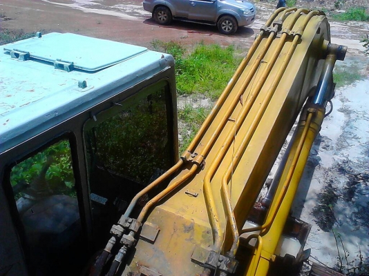 ขาย KOMATSU PC200- 5 คอนโทรลสั้น สภาพสวยพร้อมใช้ ราคาต่อรองได้ ติดต่อได้ที่คุณ อ๊อฟ พิจิตร 086-737-9991