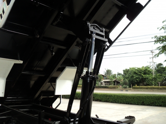 ขายรถอีซูซุเด้กก้า 6 ล้อ (ยาง 8.25-16) เครื่องยนต์ 6HE1 - 6 สูบ 195 แรงม้า กระบะบรรทุกดัมส์ข้าวเปลือก ดัมส์เกษตร